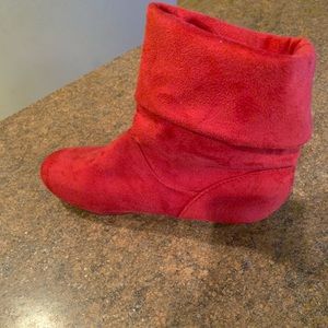 Red flat boots